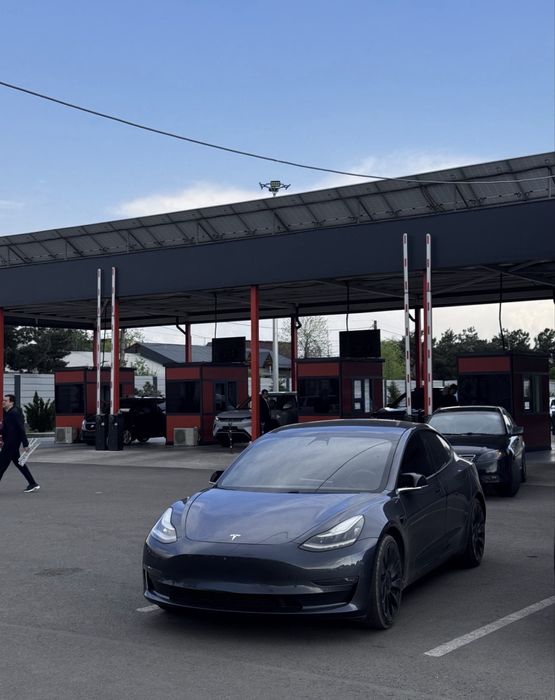 Срочно продается Tesla model 3 performance 0-100  3.3 сек