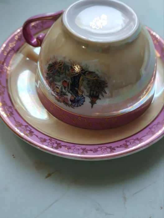 Красивая чашка с блюдцем