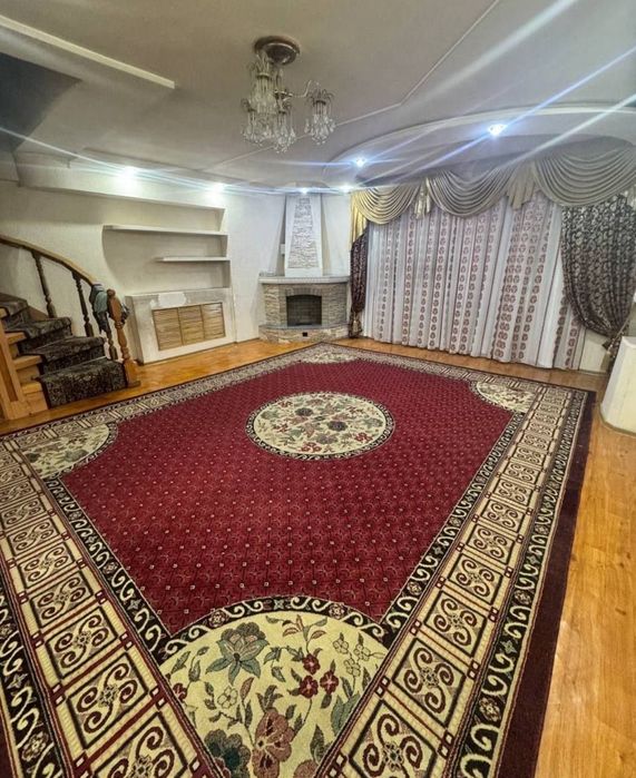 Квартира продается 4/3/10 на Бобуре