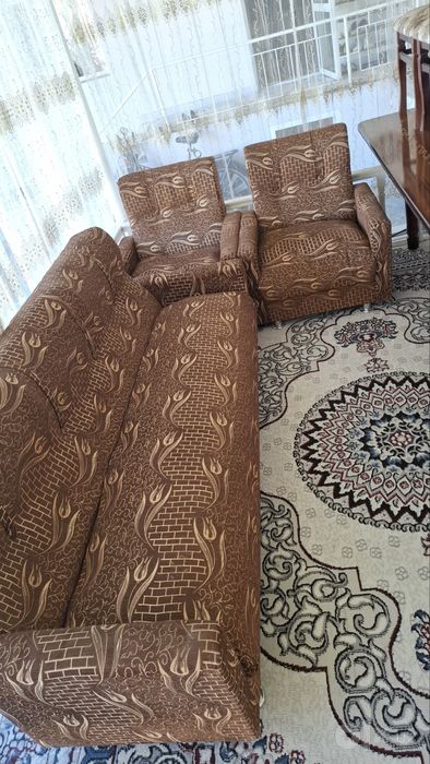 Диван и 2 кресла sotiladi