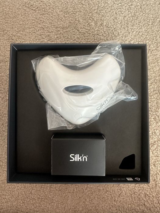 Продавам чисто нова LED маска за устни Silk'n LumiLips