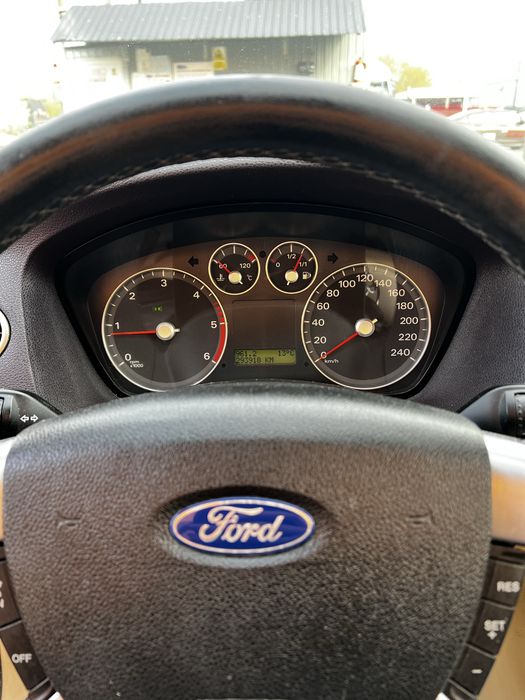 Vand sau schimb ford focus cc 2.0 disel