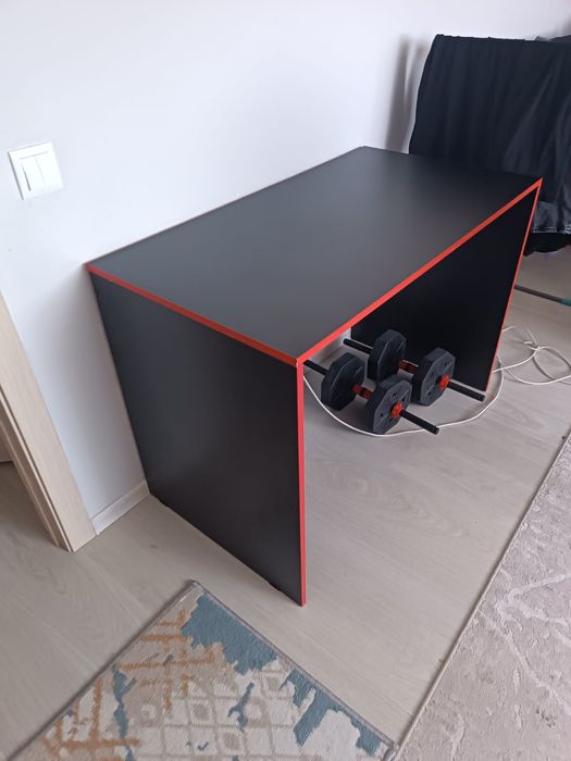 Продам компьютерный стол