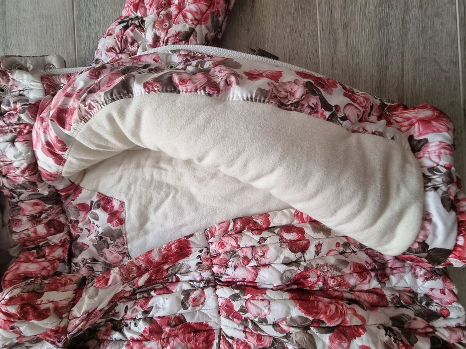 Яркая курточка на девочку