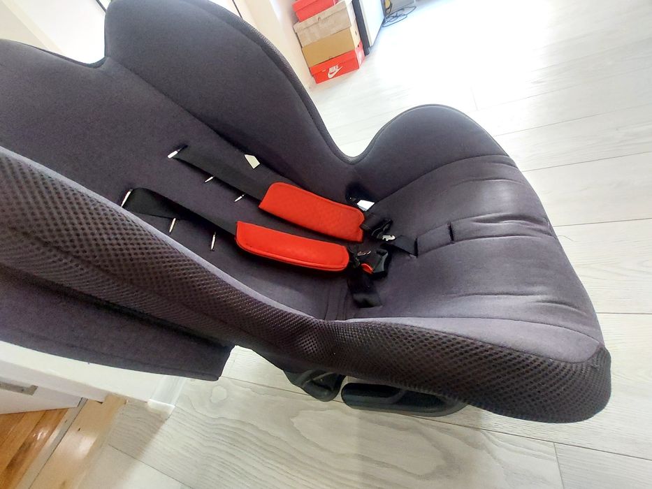 Chipolino стол за кола