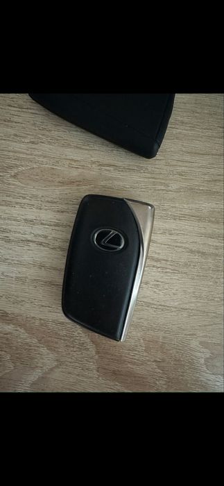 Ключи от Lexus LS 460.