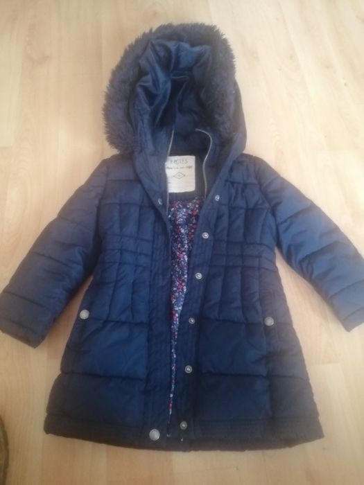 Детско яке с качулка за есенно зимен сезон.