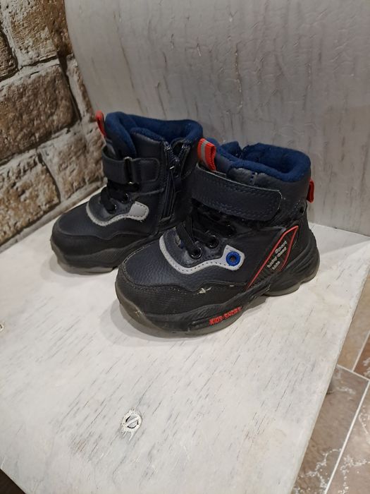 Кроссовки детские