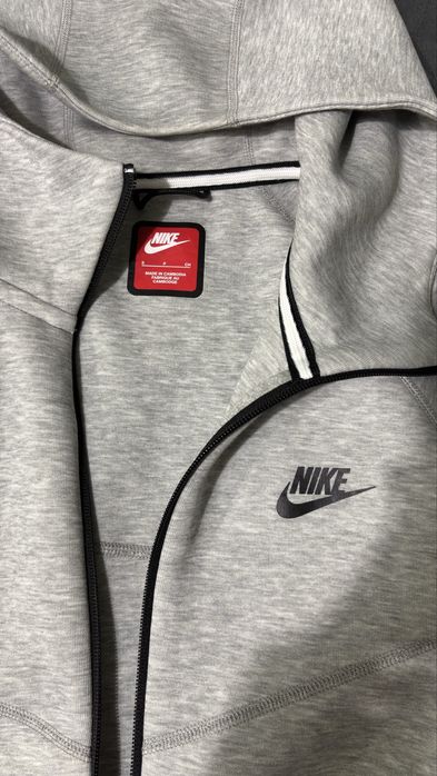 Nike tech fleece сив