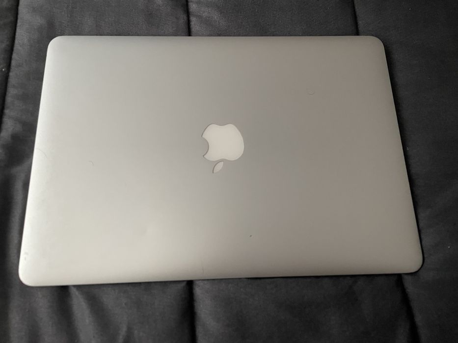 MacBook Air 13-инча в Добро състояние!
