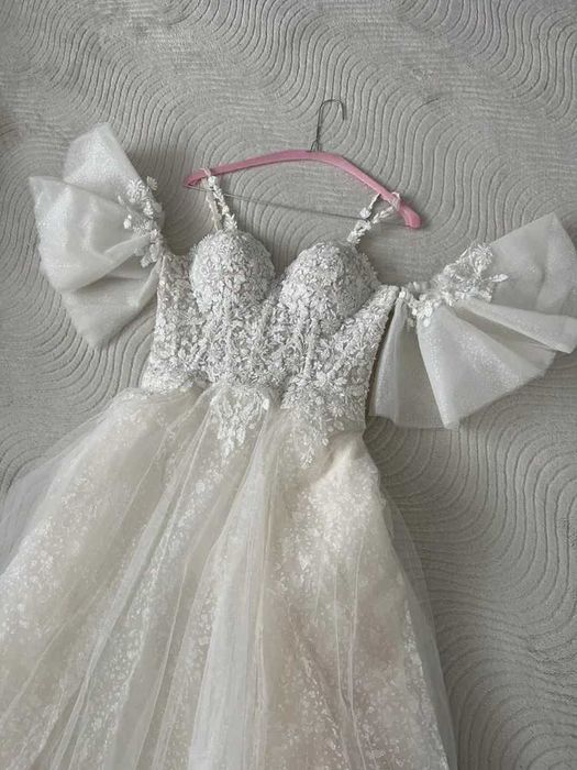 Нежна и елегантна булченска рокля