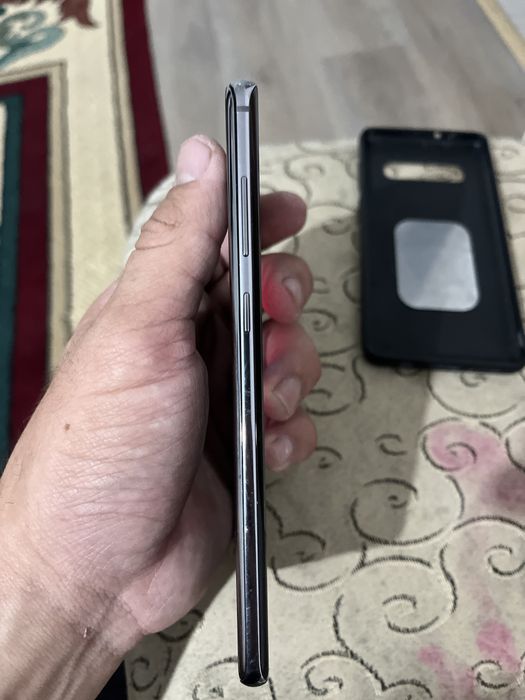 Samsung s10+.    .
