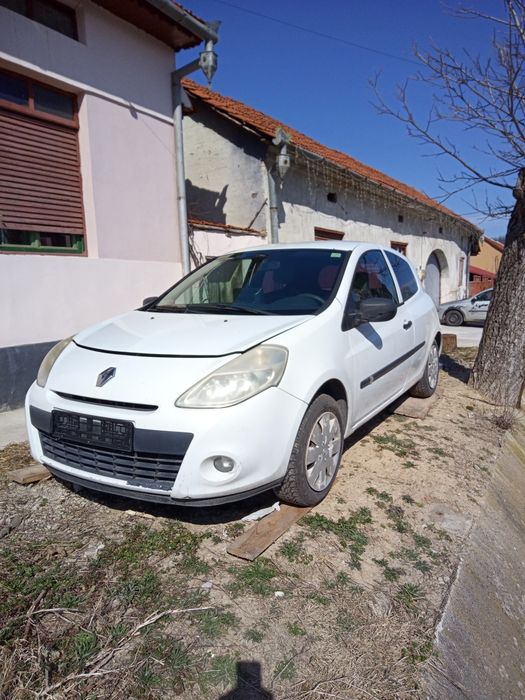 Vând Renault Clio 3 pentru dezmembrări.