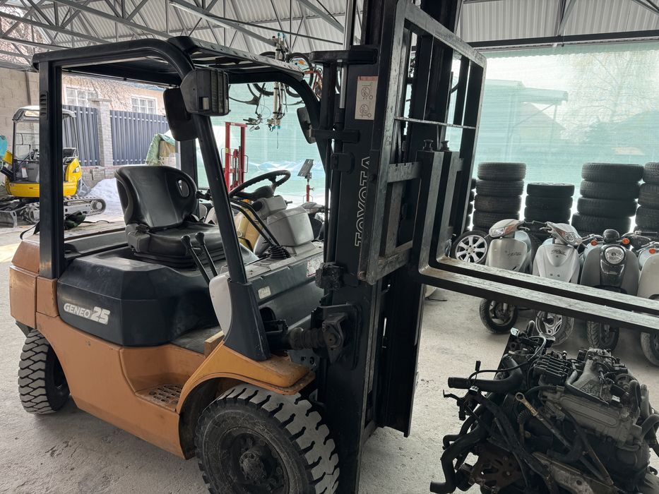 Вилочный погрузчик 2,5 т продам