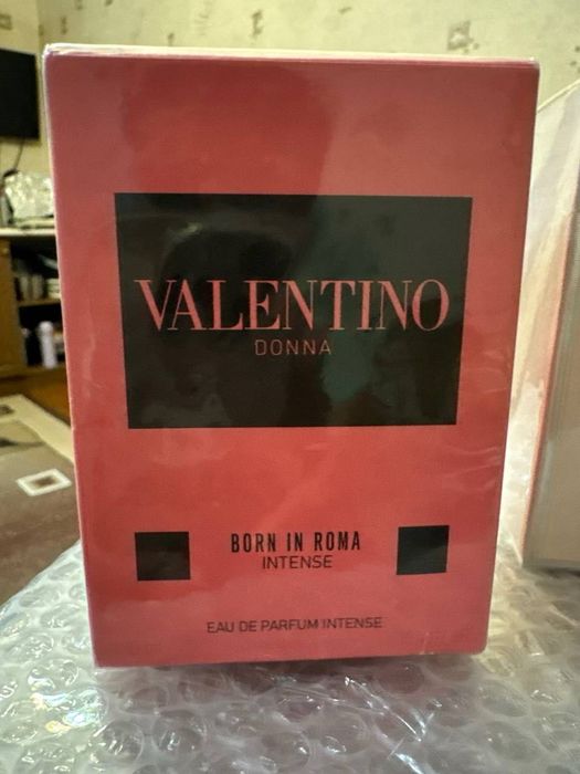 Perfum Valentino born in Roma Intense