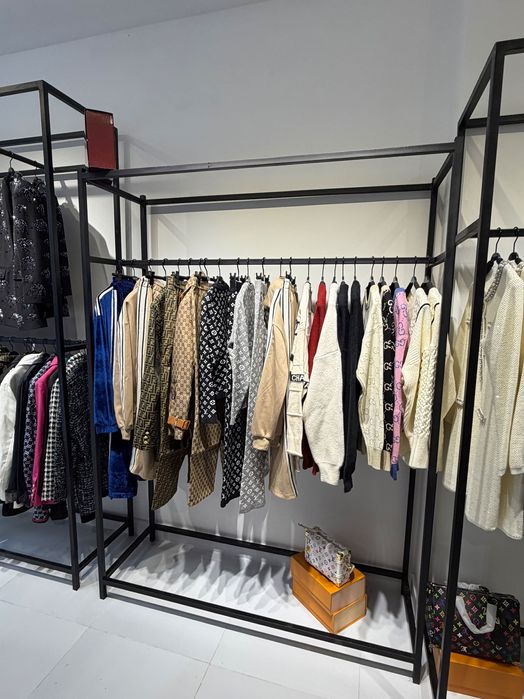 Стеллажи и витрины