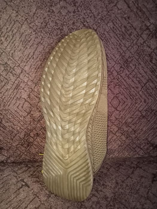 Продам кроссовки