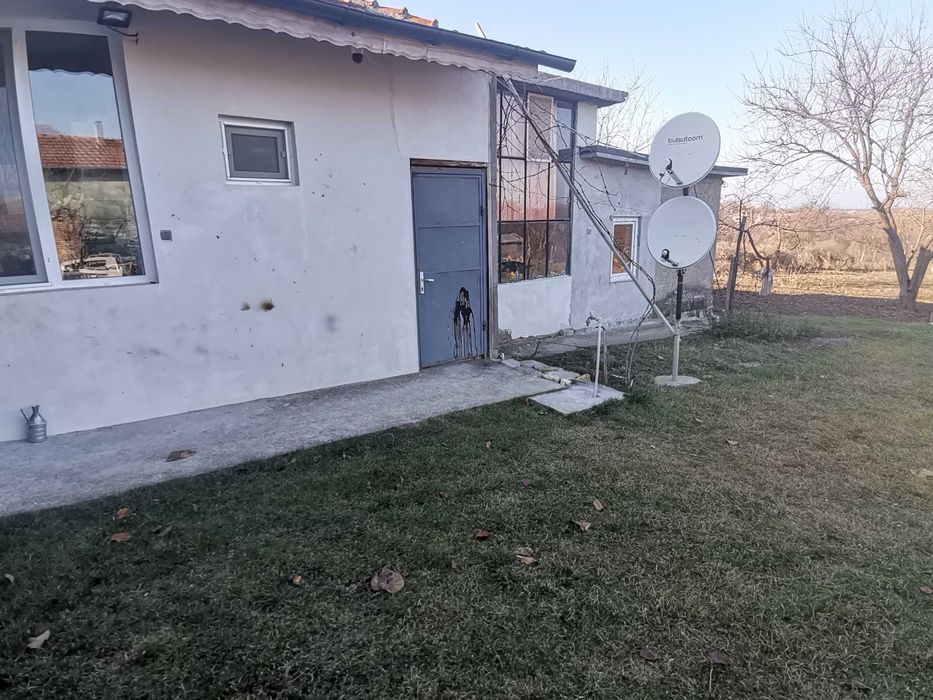 Продавам къща в село Ясеновец
