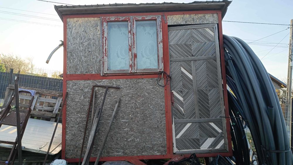 Coliba pe roti pentru camp/stana
