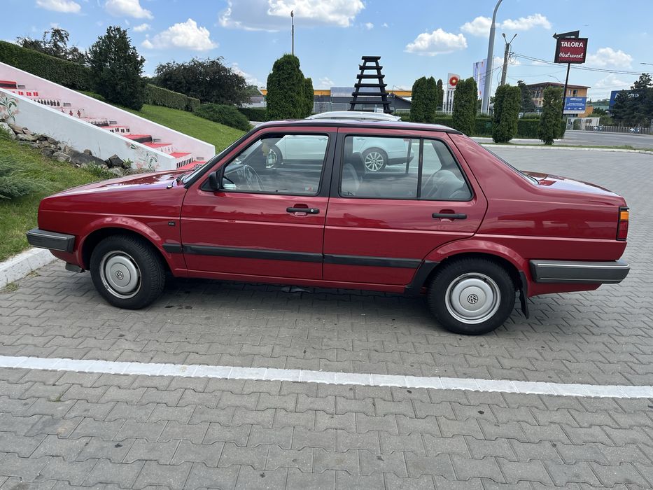 VOLKSWAGEN Jetta