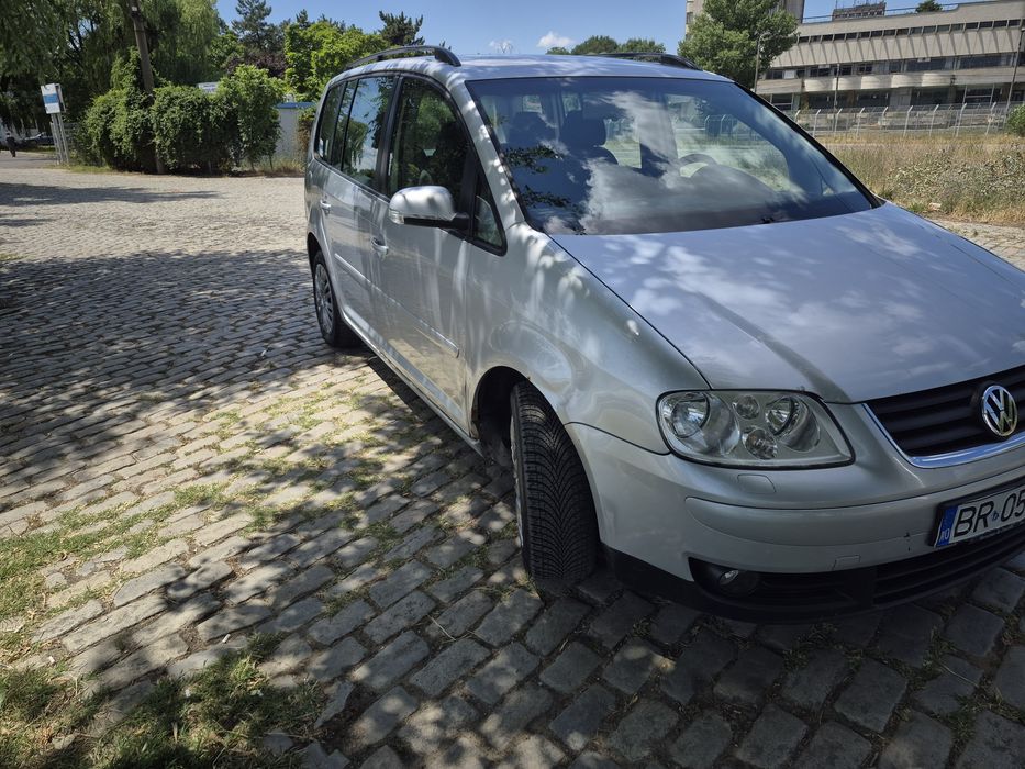 VOLKSWAGEN Touran