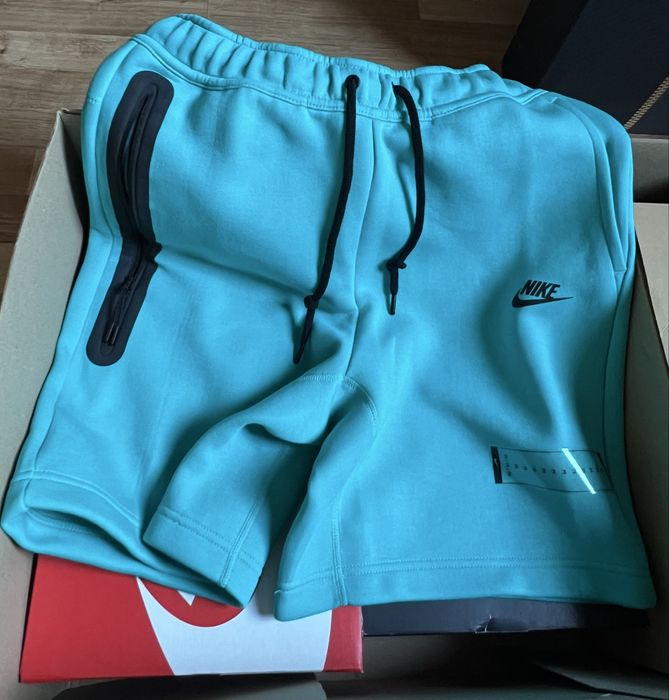 Nike tech fleece shorts - M, L