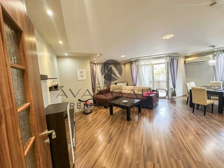 Продава се Тристаен апартамент в Пловдив, Кючук Париж - 106 кв.м за 2076 €/кв.м - Снимка #1