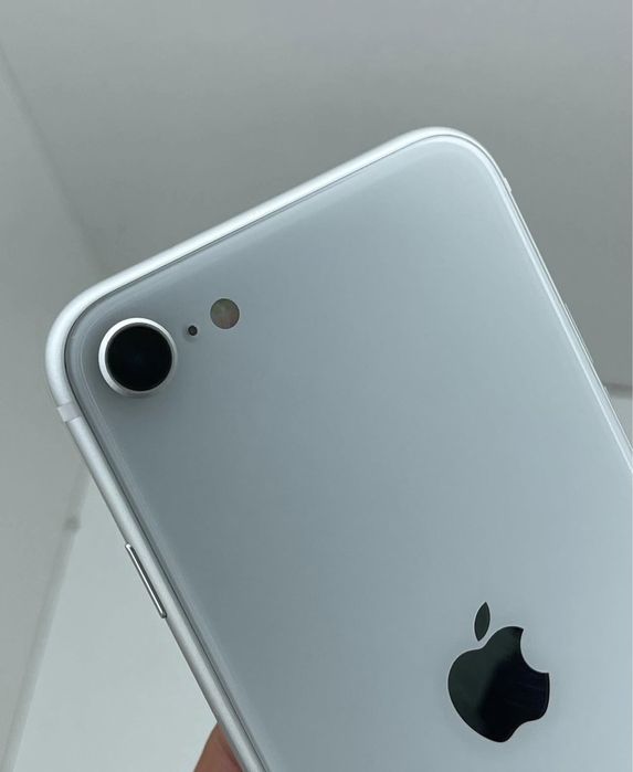 iPhone SE 3 • 2022 • ca NOU • 93% Bateria