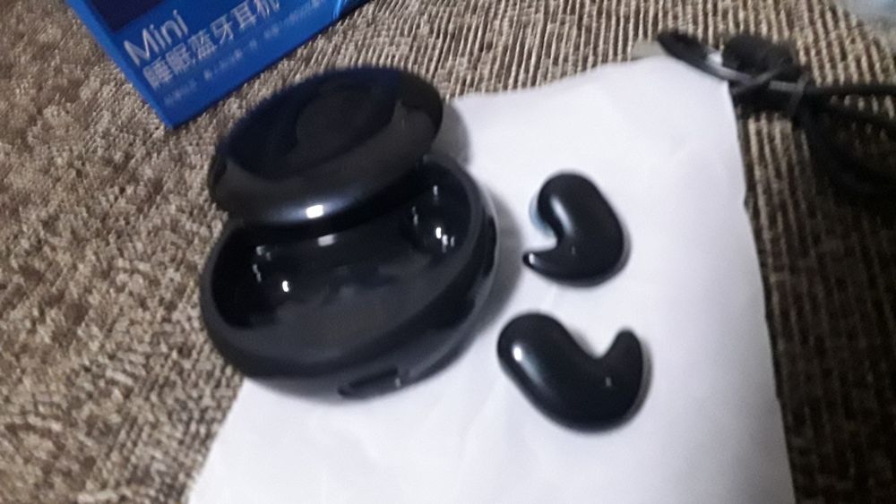 Casti bluetooth discrete in ear & sleep.