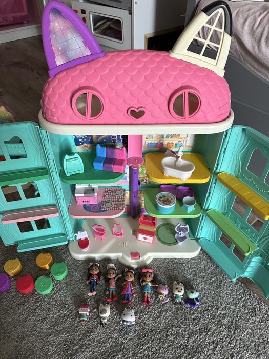 Casuta Gabby + figurine si accesorii