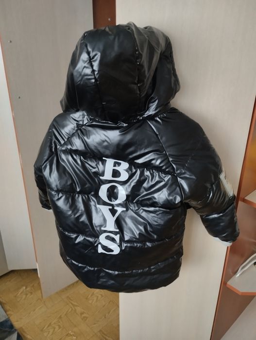 Продам куртки на весну -осень