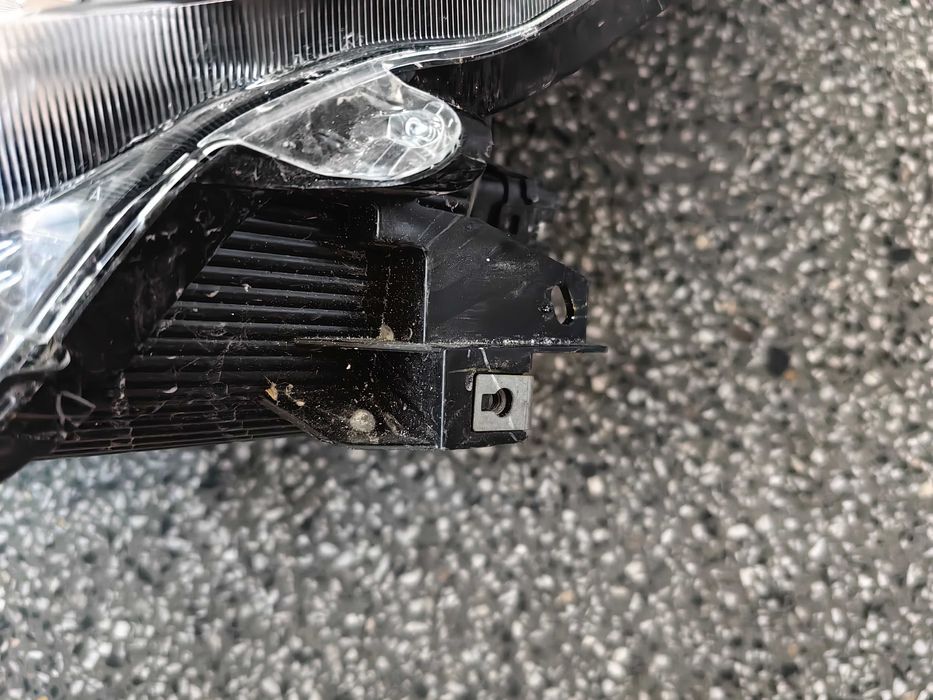 Фар за Mitsubishi Space Star