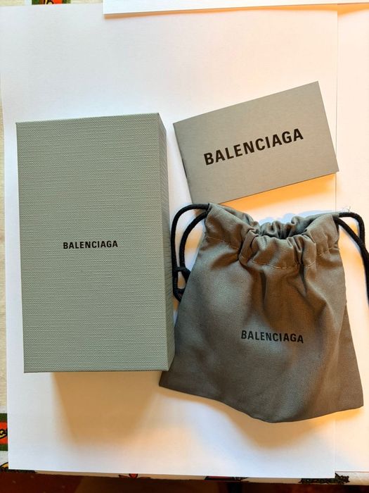 Agrafe de par Balenciaga