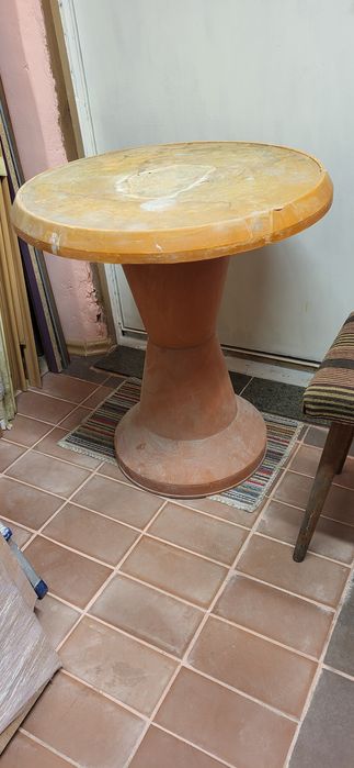 Маса с 3 броя столчета