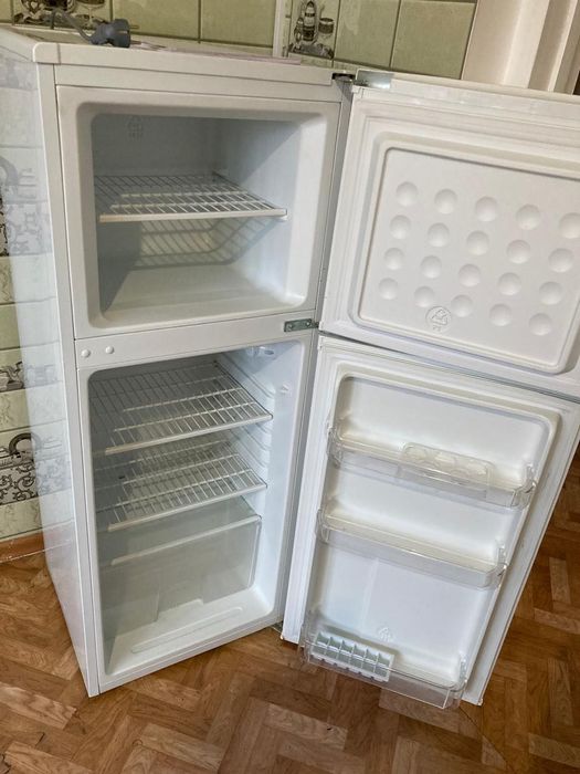 Продаем холодильник Elenberg