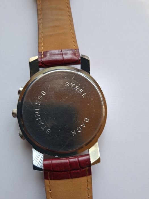 Елегантен кварцов дамски часовник от дизайнер  колекция  bF colektion.