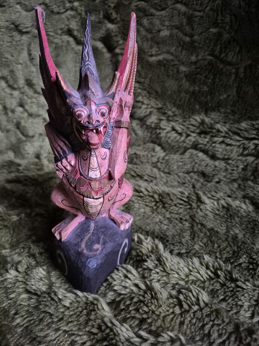 Vând o statuietă lemn,scluptate pictate manual ,made Indonezia

- fabr