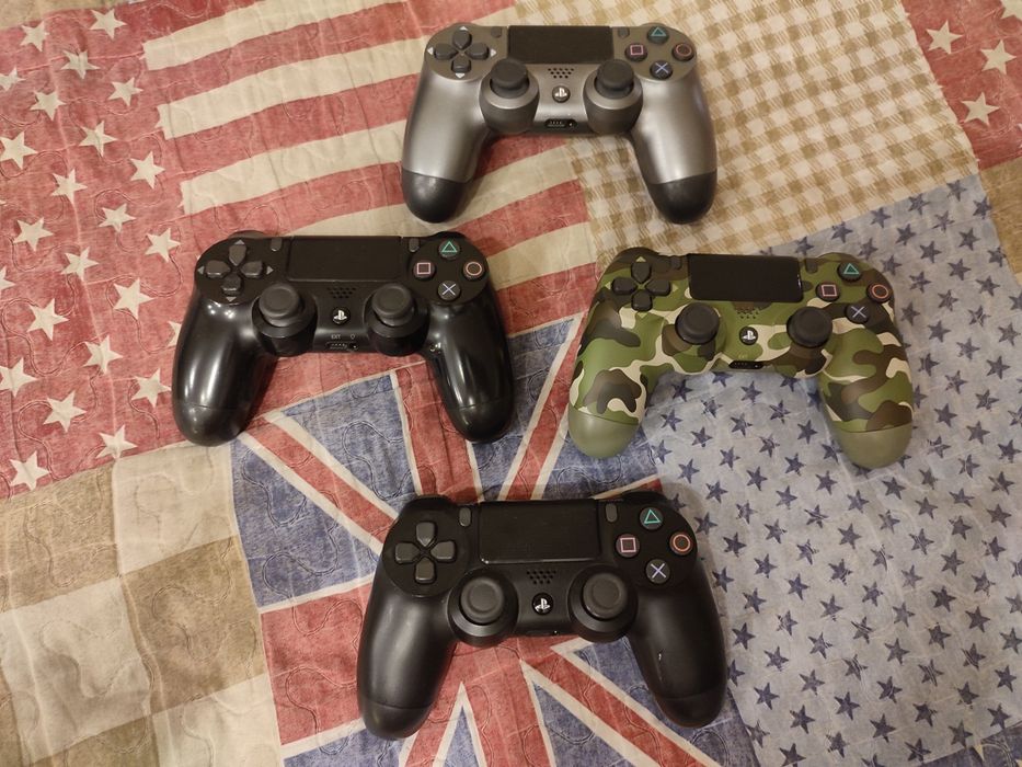 Playstation 4 PRO, 1 ТБ, 4 геймпада, 17 купленных игр