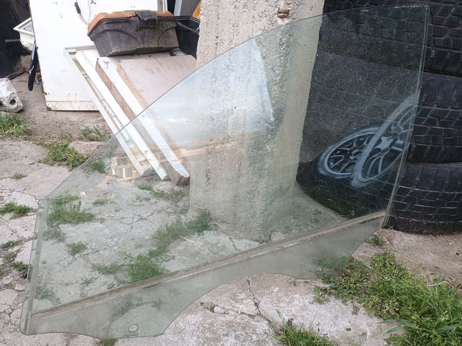 Предно ляво стъкло преден ляв прозорец БМВ е9х E90 e91 predno lqvo staklo preden lqv prozorec E9x E90 E91