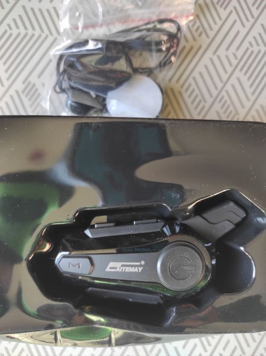 Интерком със слушалки радиус 1км.