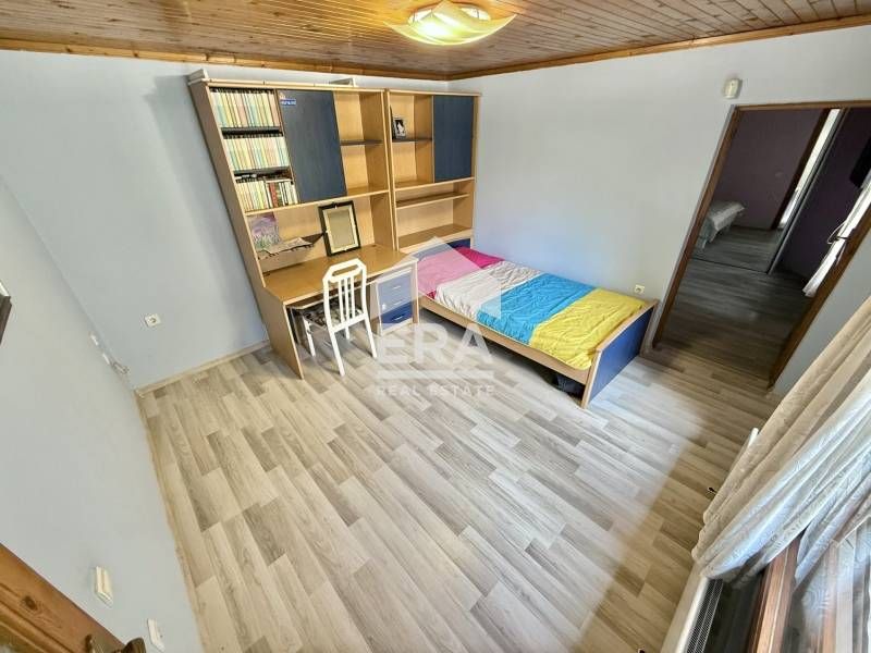 Ексклузивна обзаведена къща за продажба със зимна градина с барбекю, р