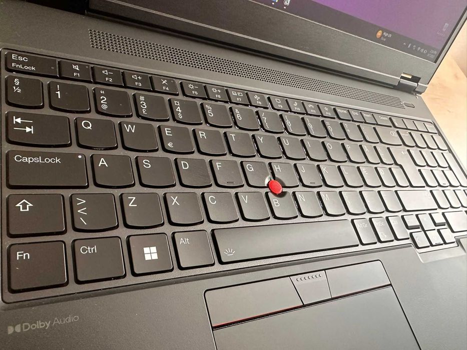 Lenovo ThinkPad P16v i7-13800H • RTX A500 • 64 GB RAM • Garanţie