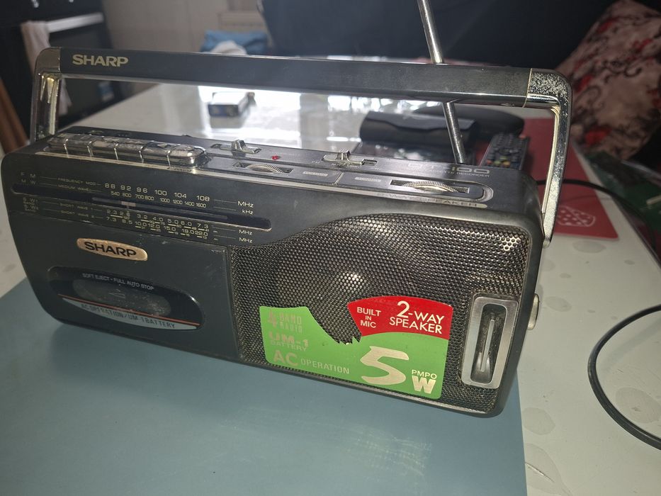 Radiocasetofon SHARP QT-100, radio 4 benzi, inclusiv Antena Satelor