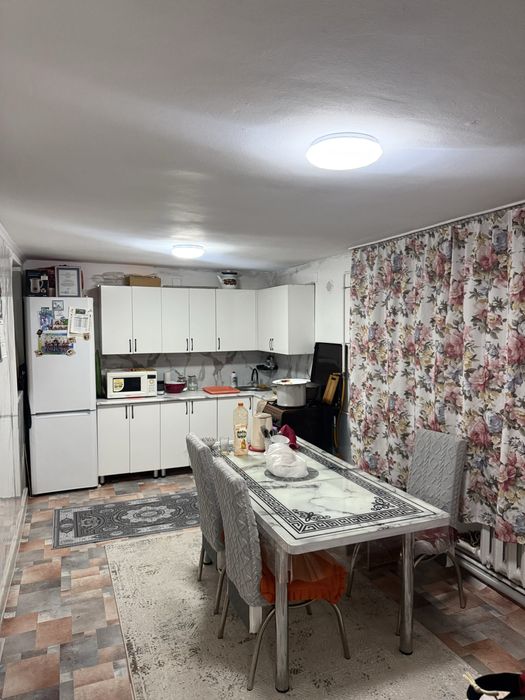 Продается полдома в хорошем районе!