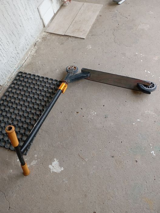 Продаю самокат два колеса