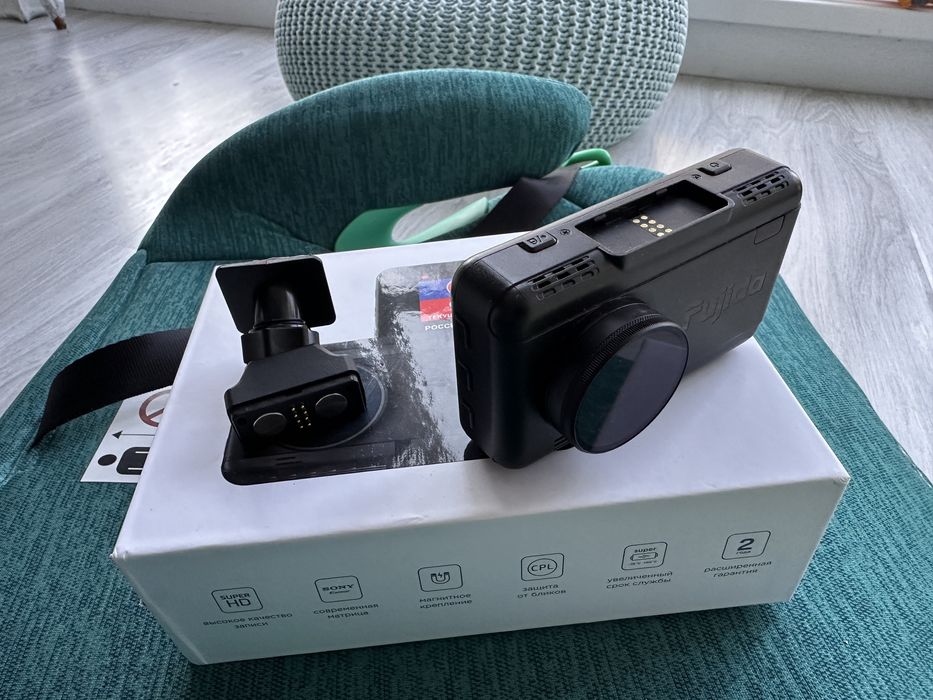 Видеорегистратор Fujida в идеальном состоянии с антирадаром