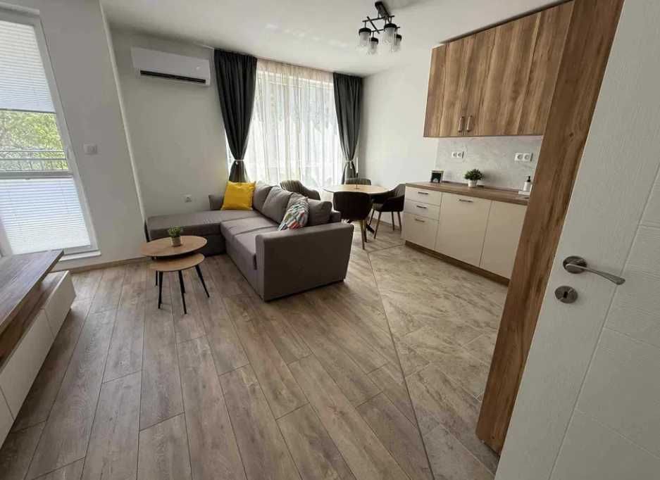 Дава се под наем Двустаен апартамент в Пловдив, Център - 75 кв.м за 470 € - Снимка #1