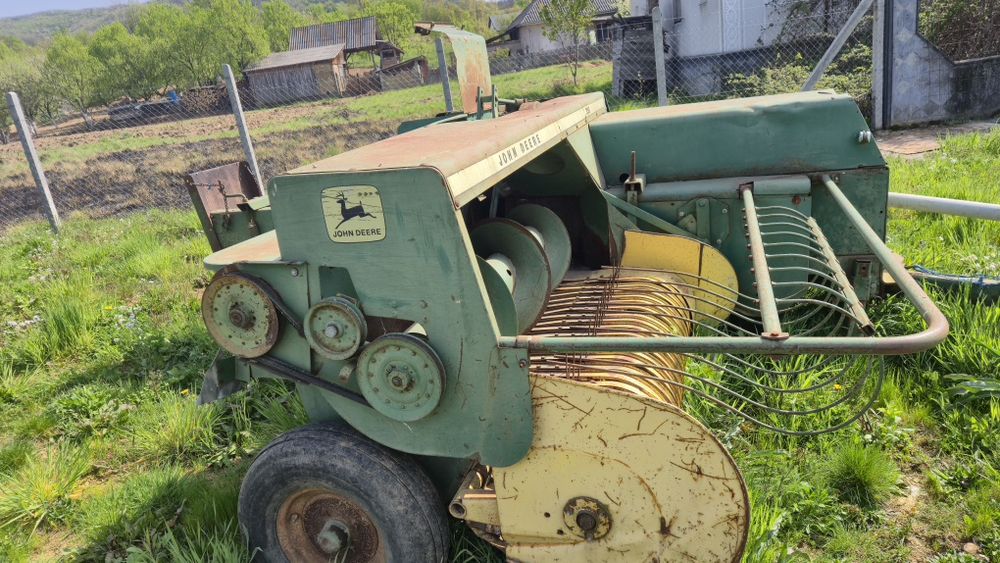 Presă John Deere