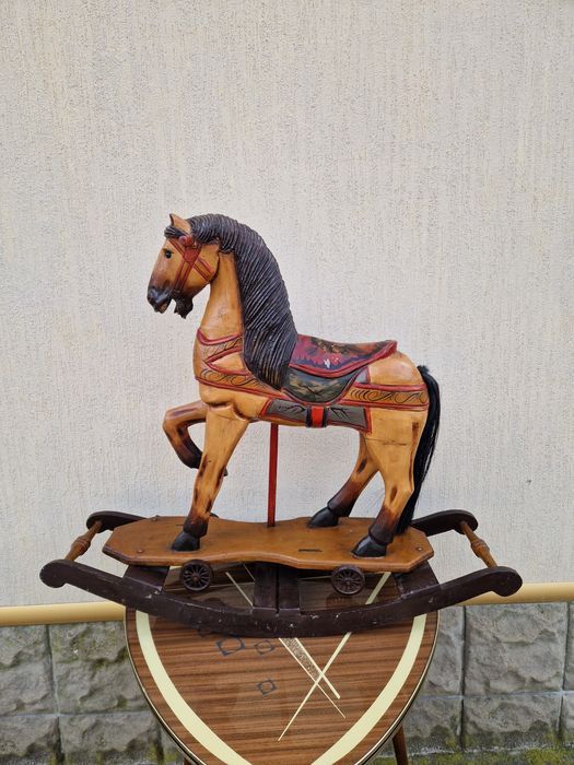 Уникална огромна антикварна дървена играчка люлка