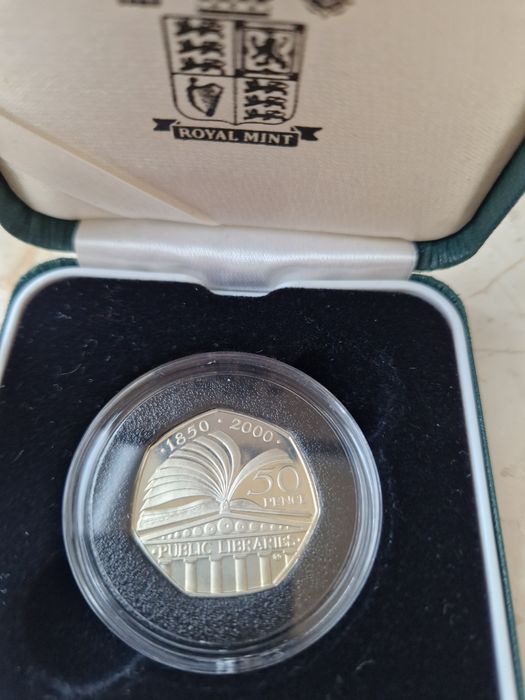 Сребърна  монета 50 пенса 2000г